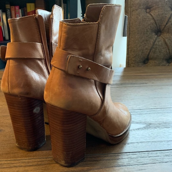 Rustic ankle boot - Picture 4 of 4